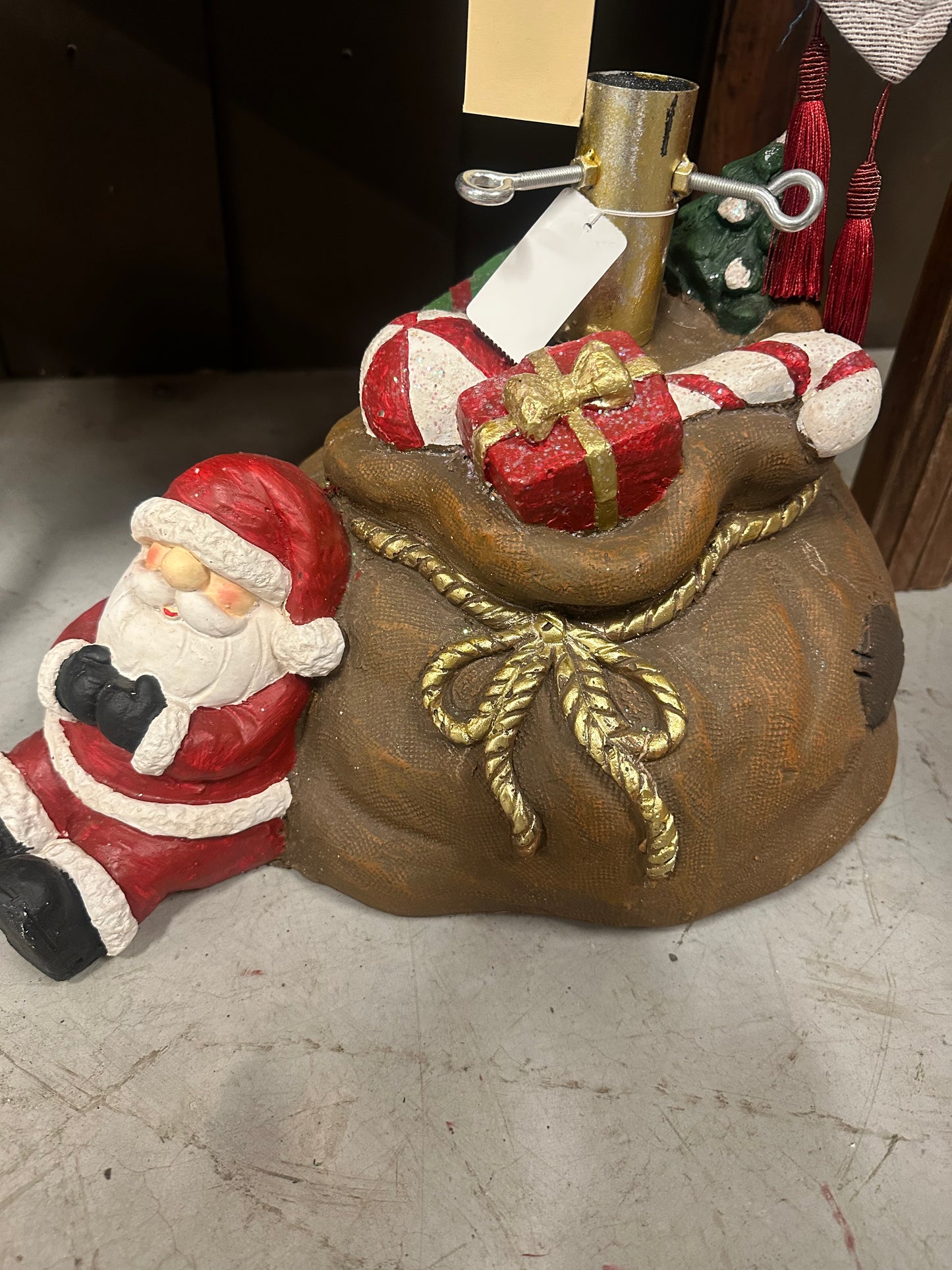 Kerst collectie KERSTMAN KERSTBOOM STANDAARD 46X31X30 CM BRUIN KERAMISCH MATERIAAL