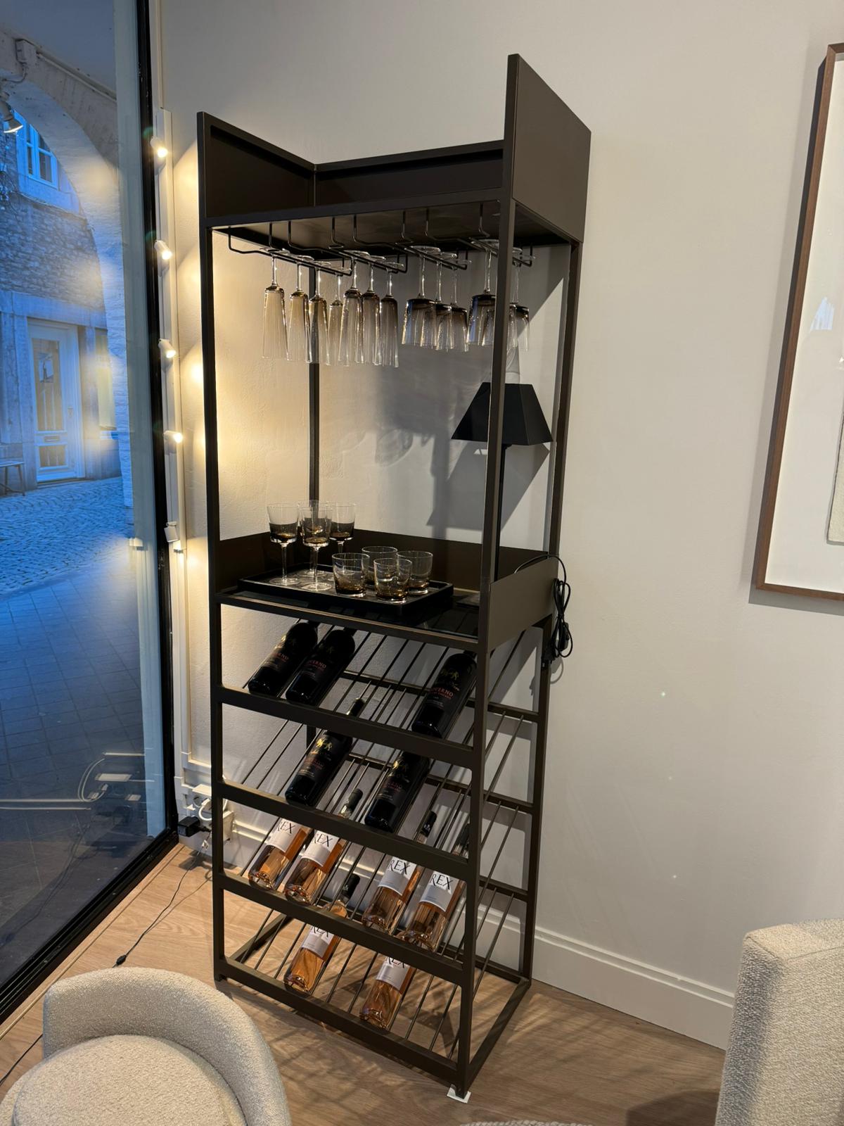 haans initials wijnkast